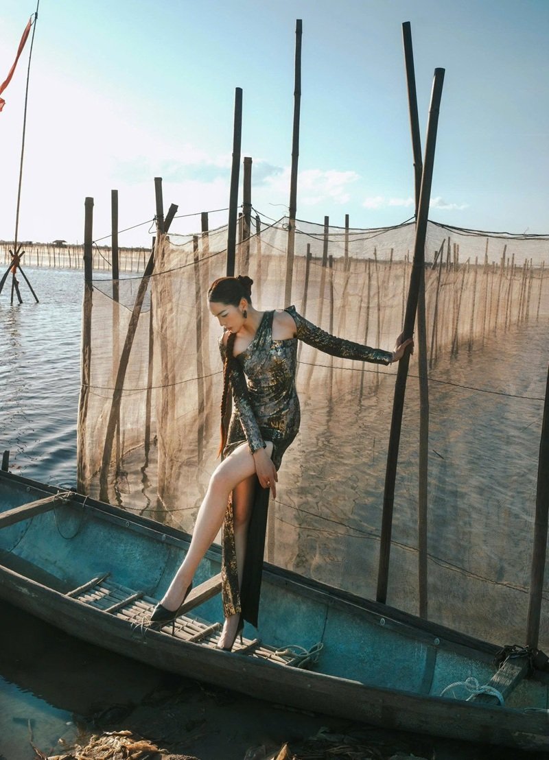 kỳ duyên khoe body săn chắc với đồ bơi