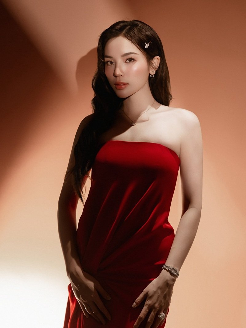 kỳ duyên outfit bikini năng động hiện đại