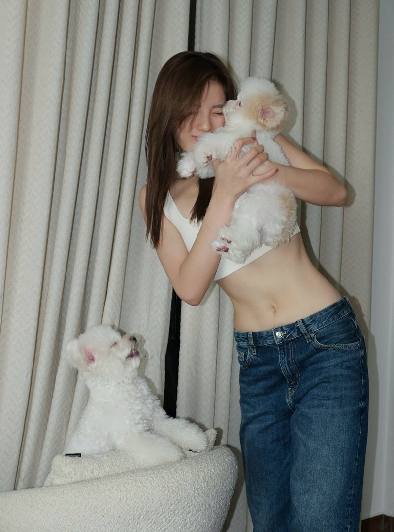 kỳ duyên bikini khoe làn da khỏe khoắn nổi bật