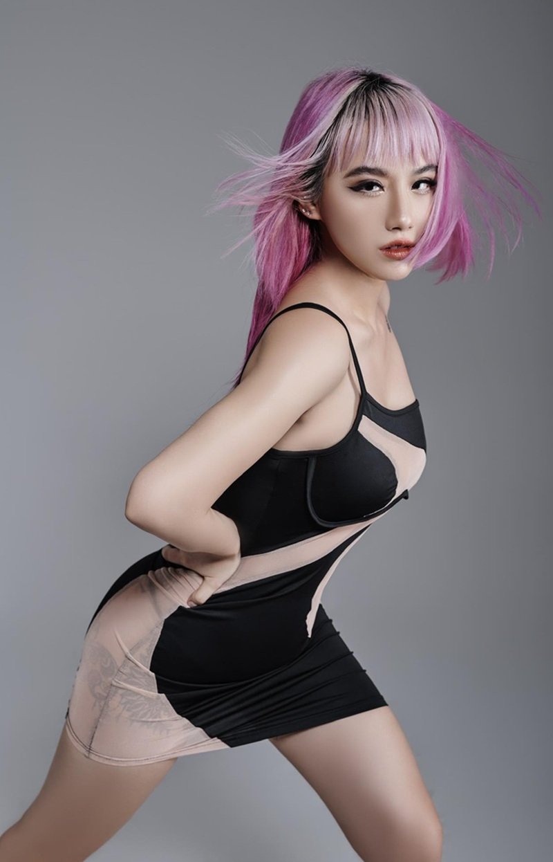 Vếu to nảy trong Ảnh Linh Miu Bikini cực mê