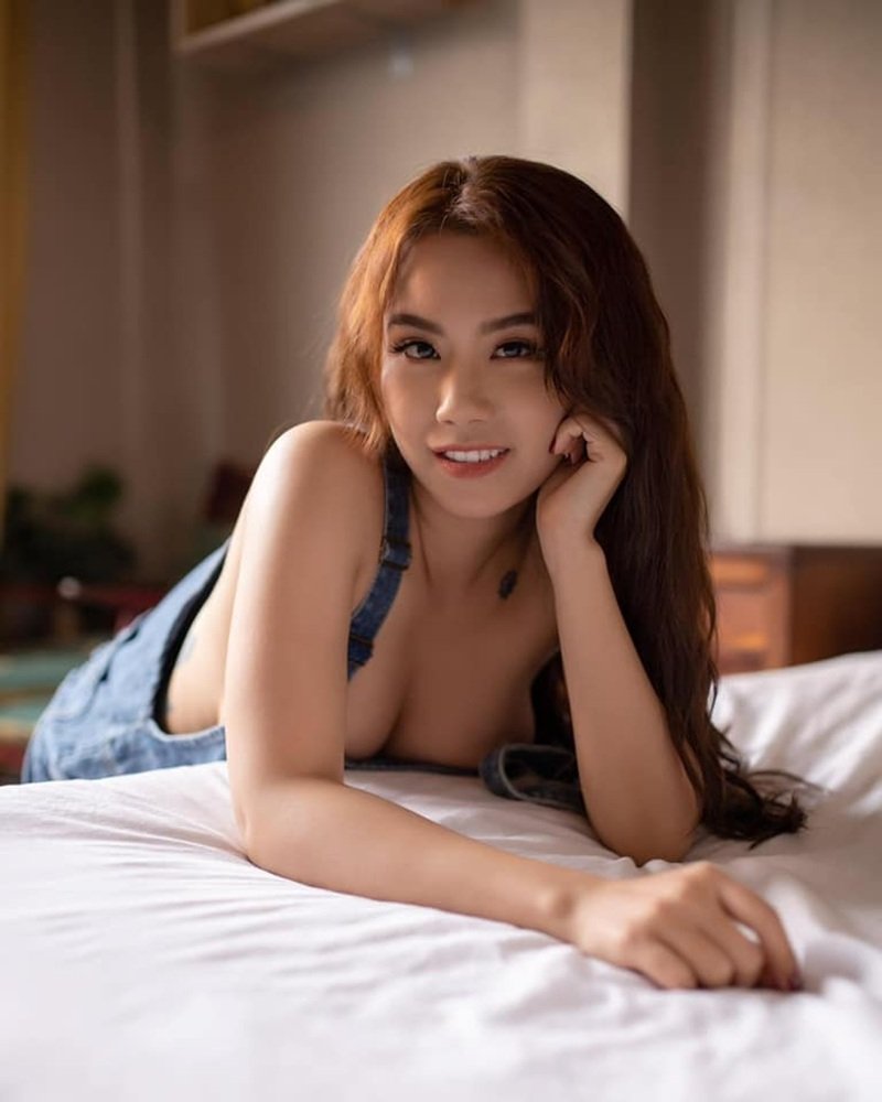 Linh Miu khoe vếu to trong Ảnh Linh Miu Bikini cực hot
