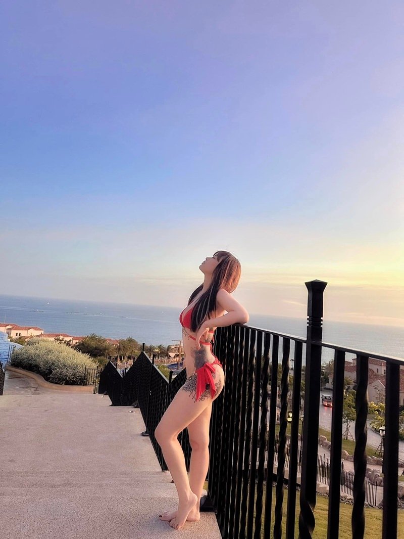 Ảnh Linh Miu Bikini cực hot với body gợi cảm