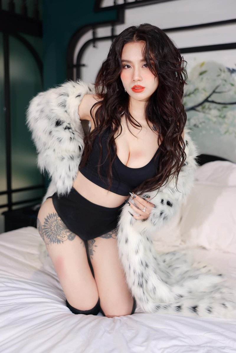 Hot girl Linh Miu vếu to trong Ảnh Linh Miu Bikini