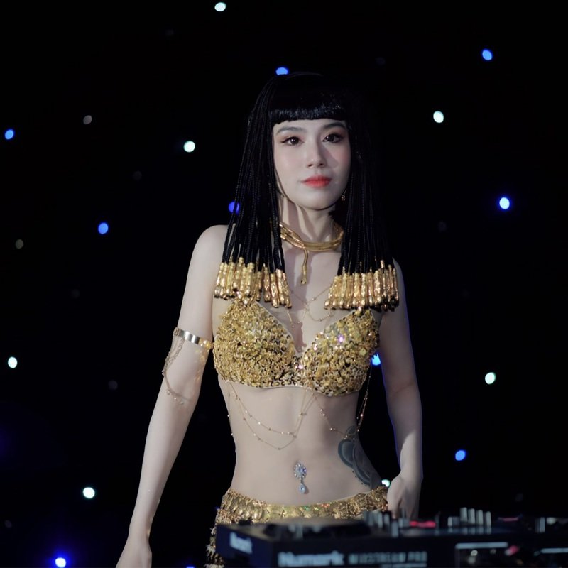 Ảnh Linh Miu Bikini hot girl ngực to dáng chuẩn