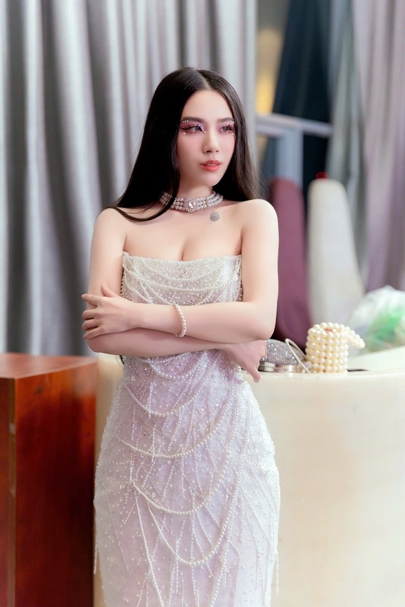 Linh Miu sexy vếu khủng Ảnh Linh Miu Bikini