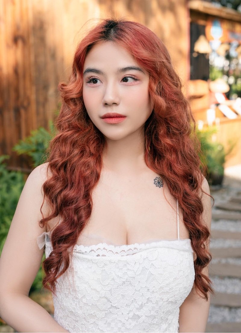 Linh Miu vếu khủng trong Ảnh Linh Miu Bikini mới nhất