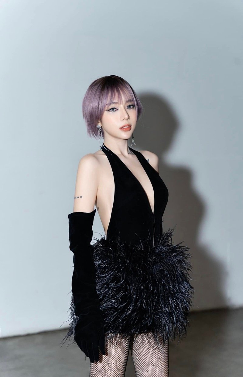 ánh sáng tự nhiên tôn nét đẹp lyly bikini