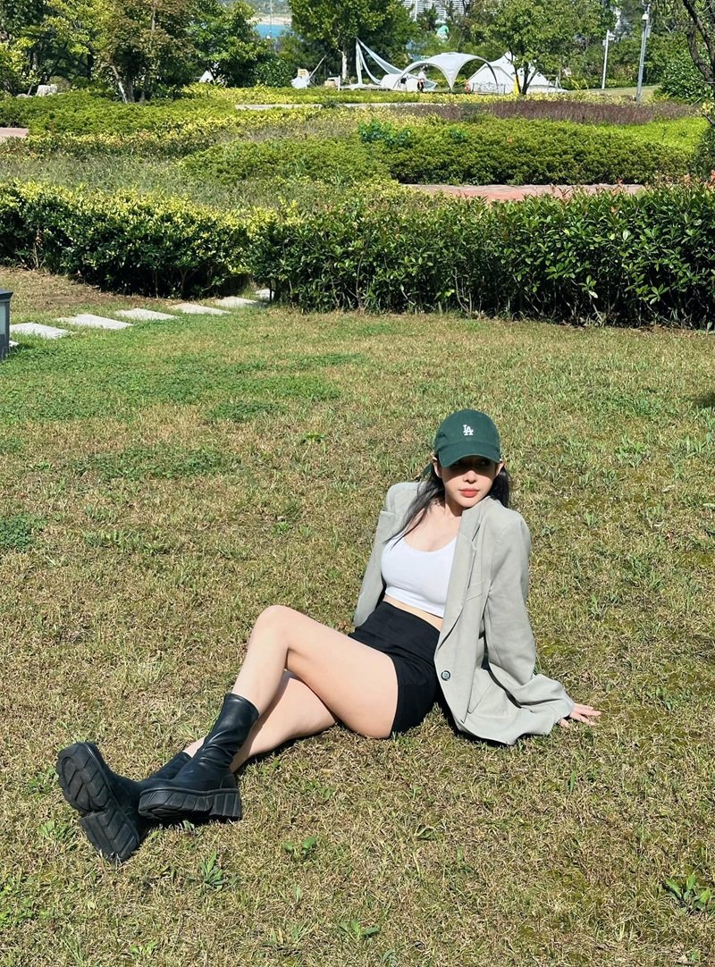 tạo dáng chuyên nghiệp quyến rũ cùng lyly bikini