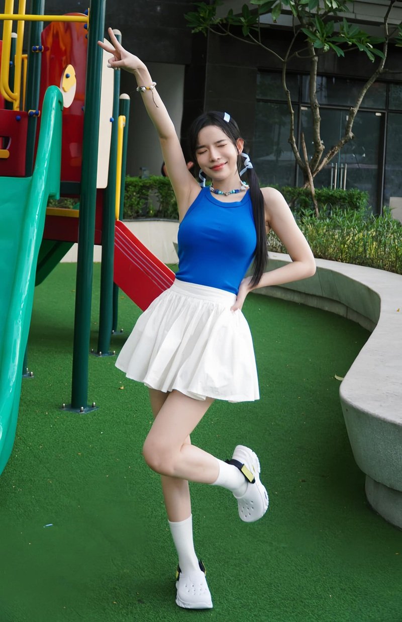 hình ảnh cuốn hút với lyly bikini trên biển