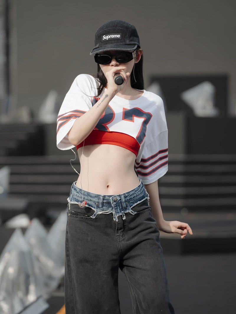 phong cách trẻ trung hiện đại cùng lyly bikini