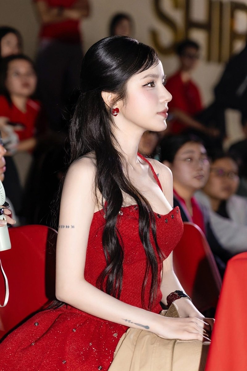 thần thái sang trọng khi diện lyly bikini