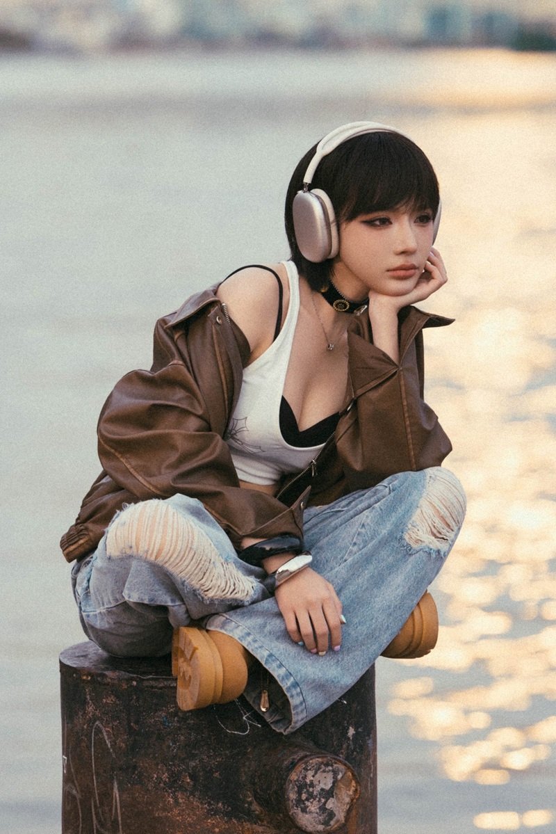 khoảnh khắc nóng bỏng cùng lyly bikini cuốn hút