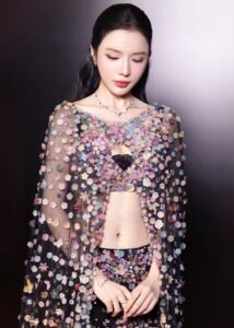 Ngẩn ngơ trước 89+ ảnh Lyly bikini đầy quyến rũ giữa biển xanh.