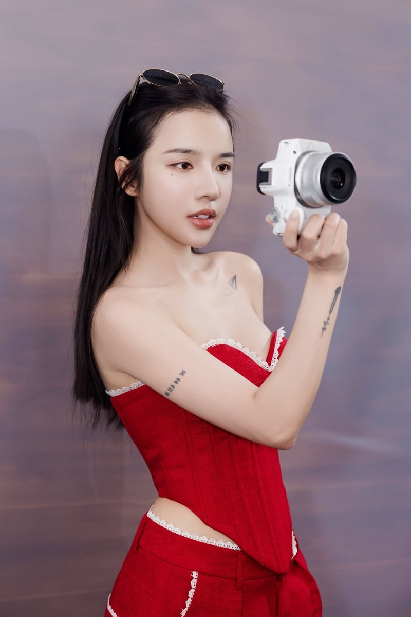 lyly bikini gợi cảm khoe dáng chuẩn