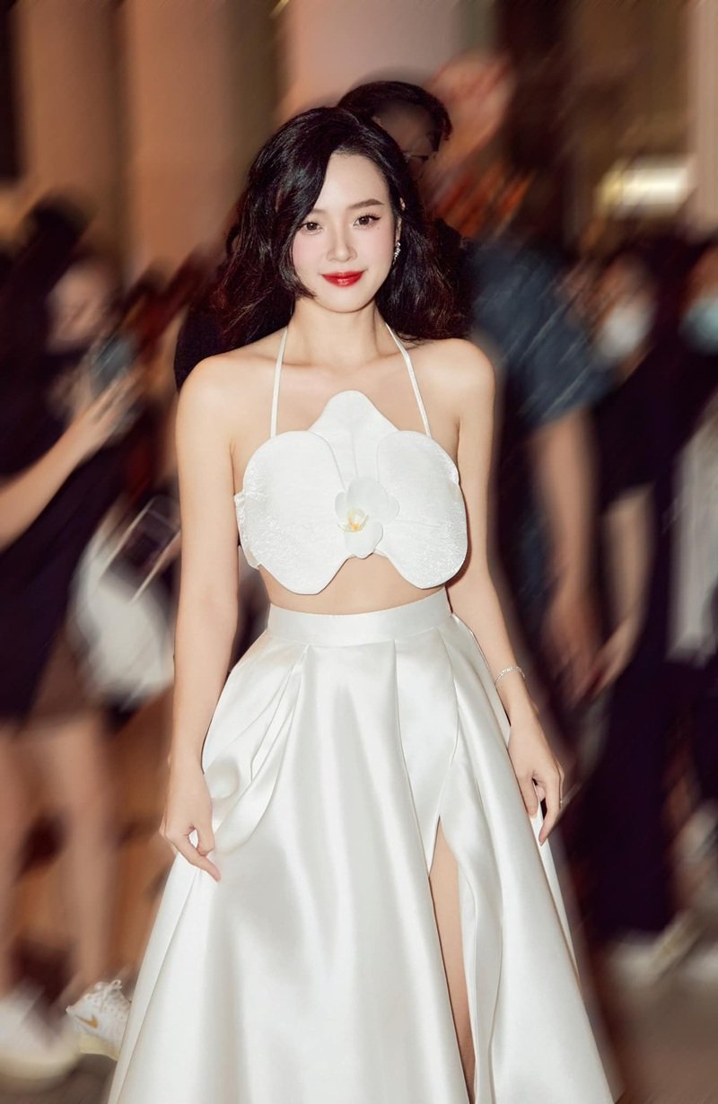 midu bikini khoe vóc dáng cân đối gợi cảm