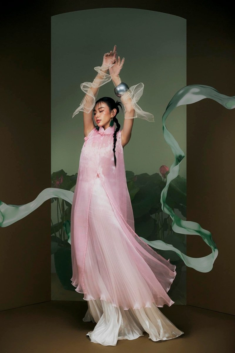 thần thái cuốn hút nguyễn thúc thùy tiên bikini