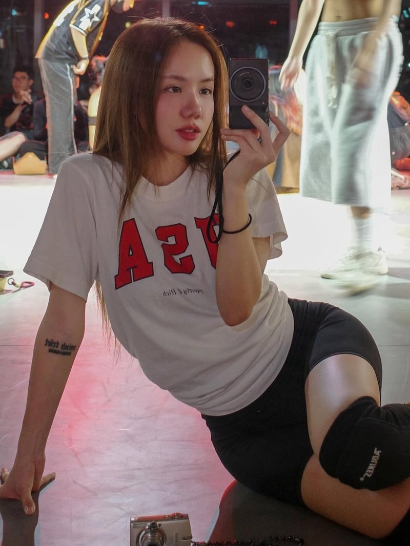 thần thái nổi bật phương ly bikini