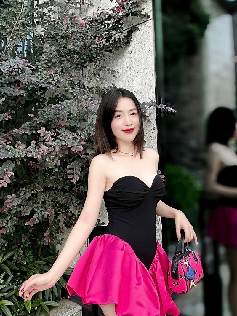 puka bikini cuốn hút ánh nhìn