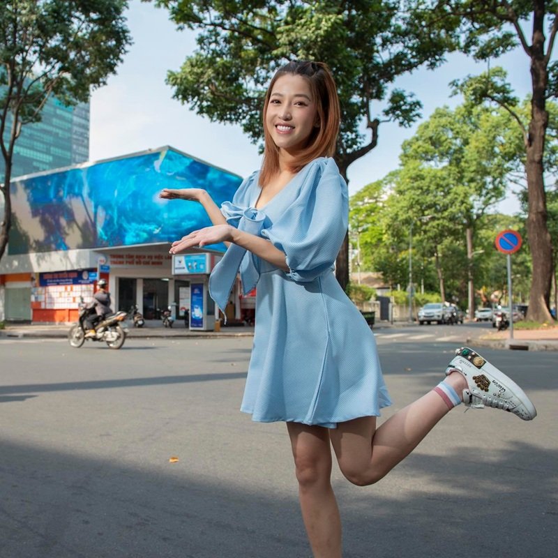 puka bikini tạo dáng ấn tượng