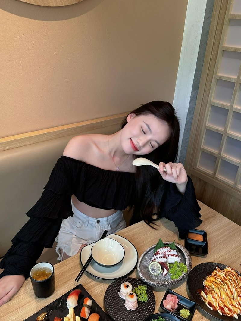 thị nhung mặc bikini 38