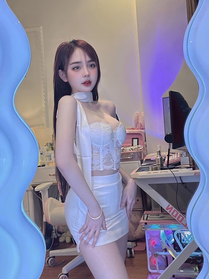 trần huyền châu sexy​​ 14