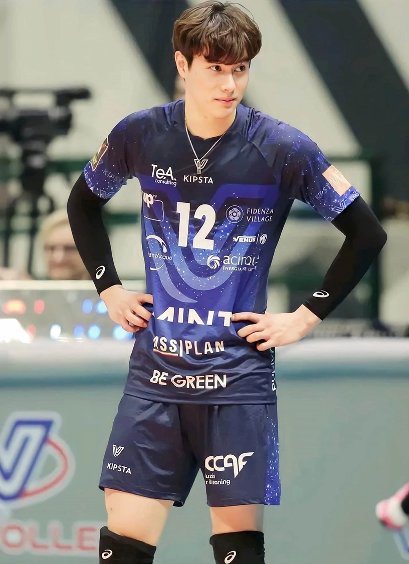 Vẻ đẹp không góc chết của ngôi sao bóng chuyền Nhật Bản khiến fan nữ đổ rạp