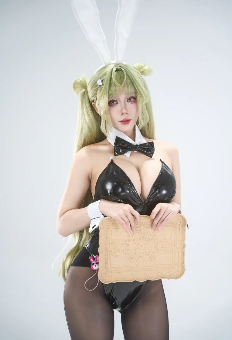 Succubus wing trong ảnh sexy anime cosplay