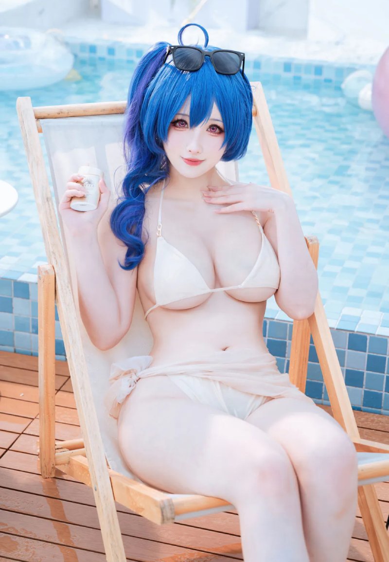 Pose khiêu dâm qua ảnh sexy anime cosplay