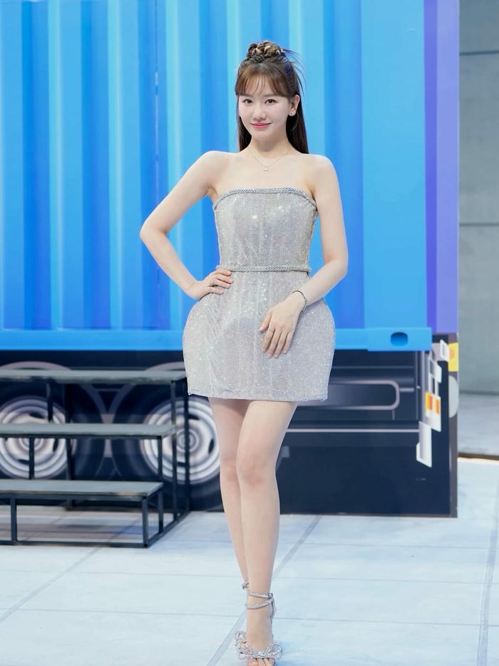Ảnh diện bikini Hari Won mang nét đẹp hài hòa