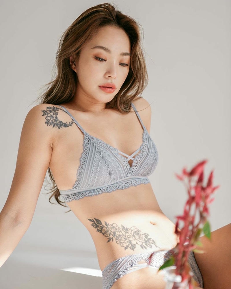 Gái Hàn Quốc Mặc Bikini phong thái duyên dáng