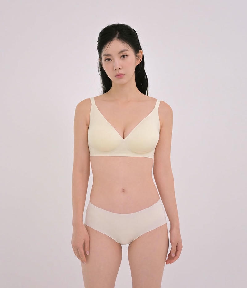 Gái Hàn Quốc Mặc Bikini thần thái tự nhiên