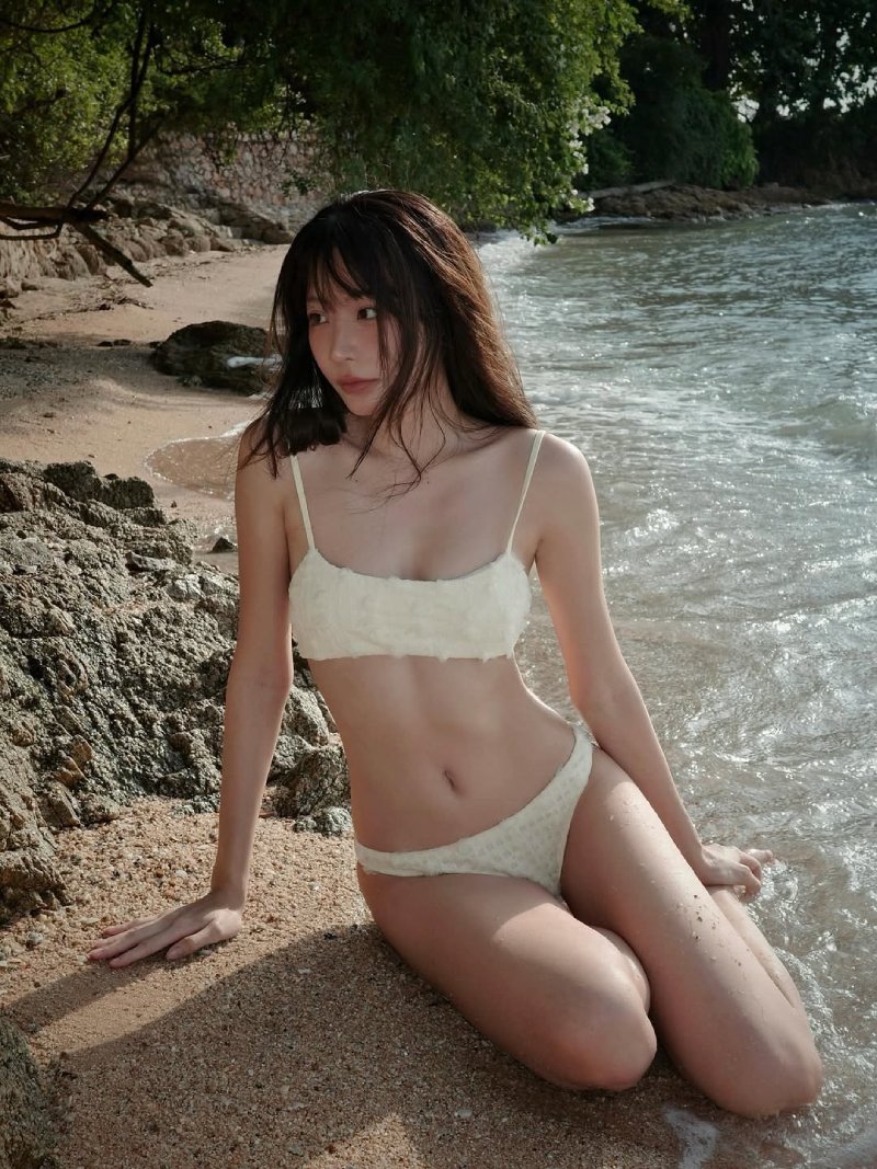 Body bikini trắng sexy của gái xinh Việt Nam