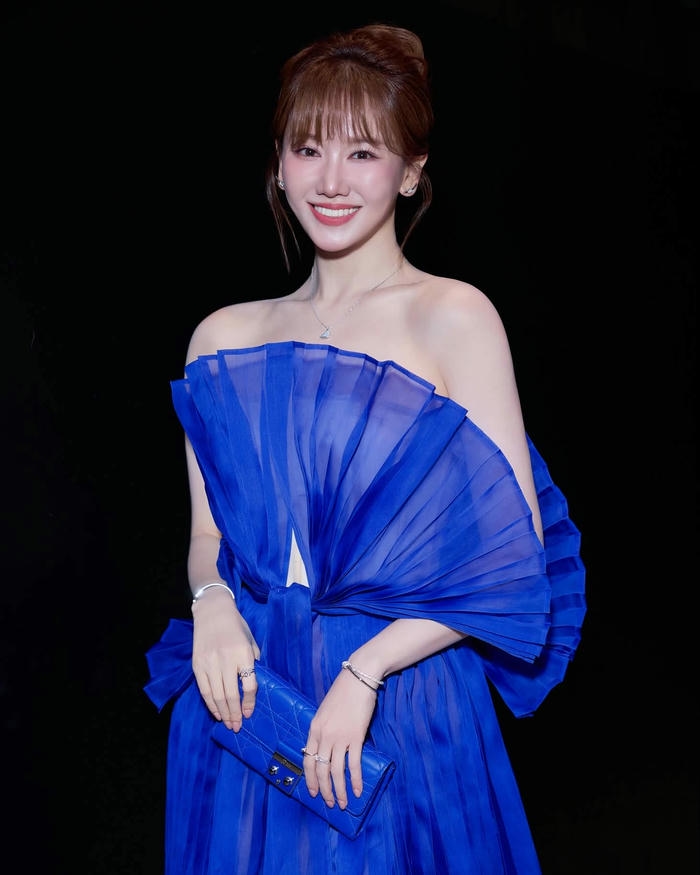 Hari Won Bikini có thần sắc rạng rỡ trẻ trung