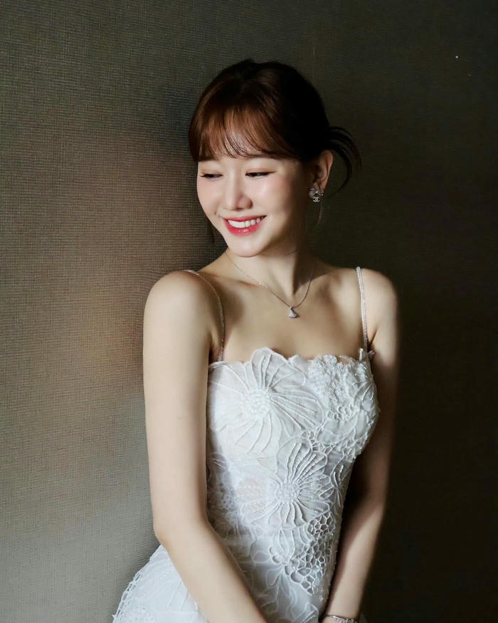 Hari Won Bikini có vẻ ngoài tươi tắn cuốn hút