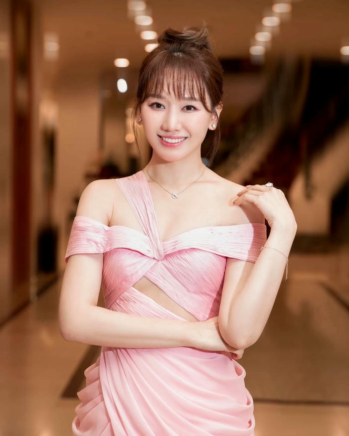 Hari Won Bikini với diện mạo trẻ trung tự nhiên