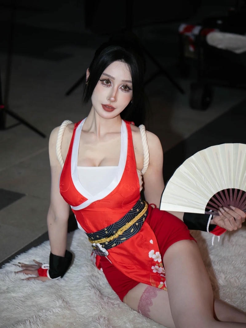 Hình Mai Shiranui cosplay mang phong thái duyên dáng