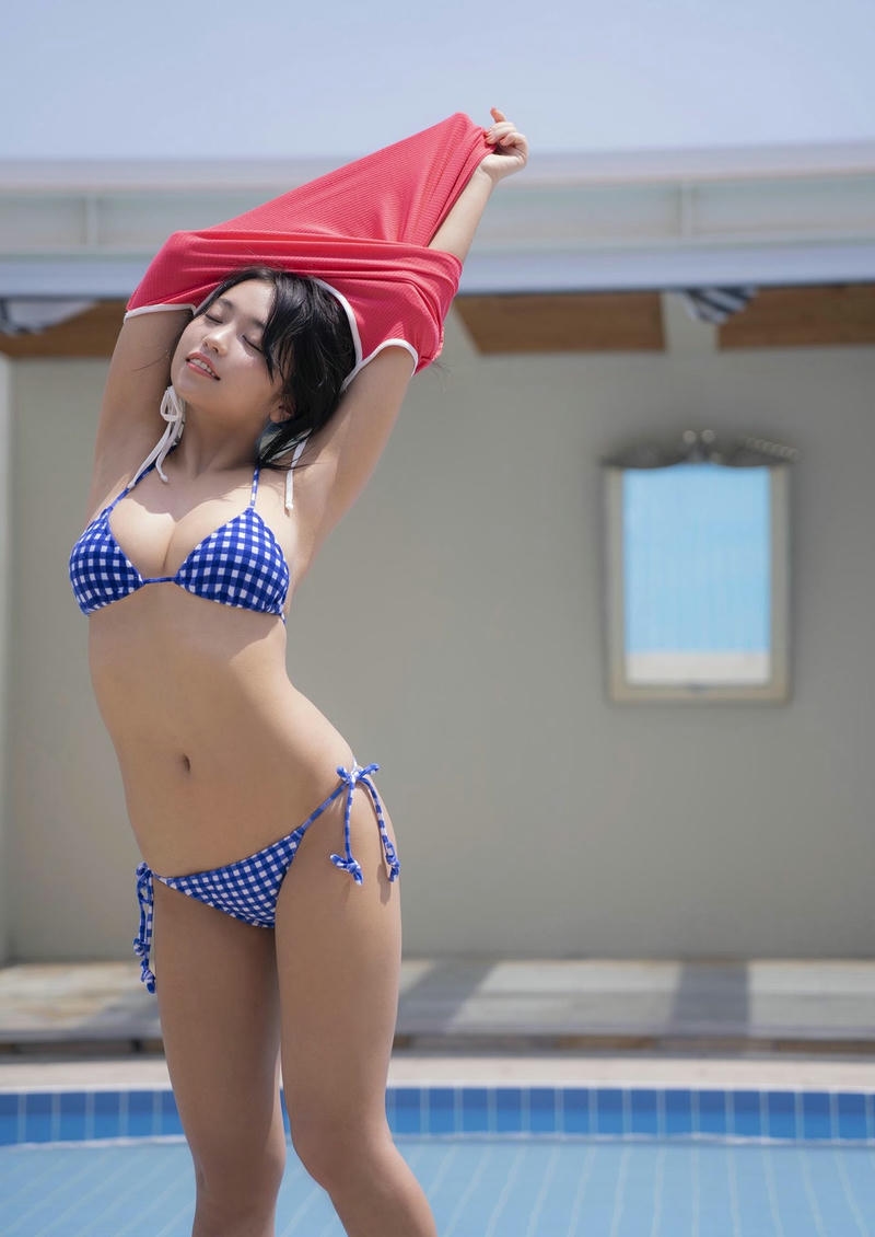 Hình gái Nhật mặc bikini nét đẹp thanh thoát