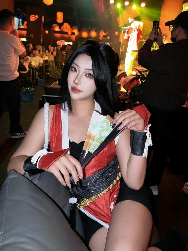 Mai Shiranui Cosplay có phong cách cuốn hút tự nhiên