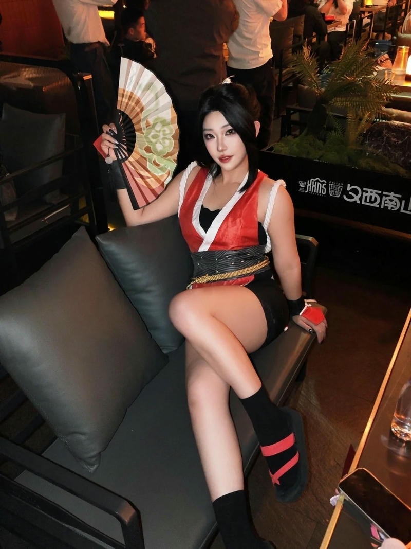 Mai Shiranui Cosplay mang thần thái sắc sảo tinh tế