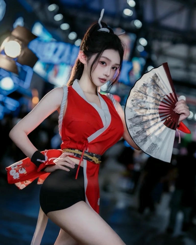 Mai Shiranui Cosplay với thần thái rạng rỡ cuốn hút
