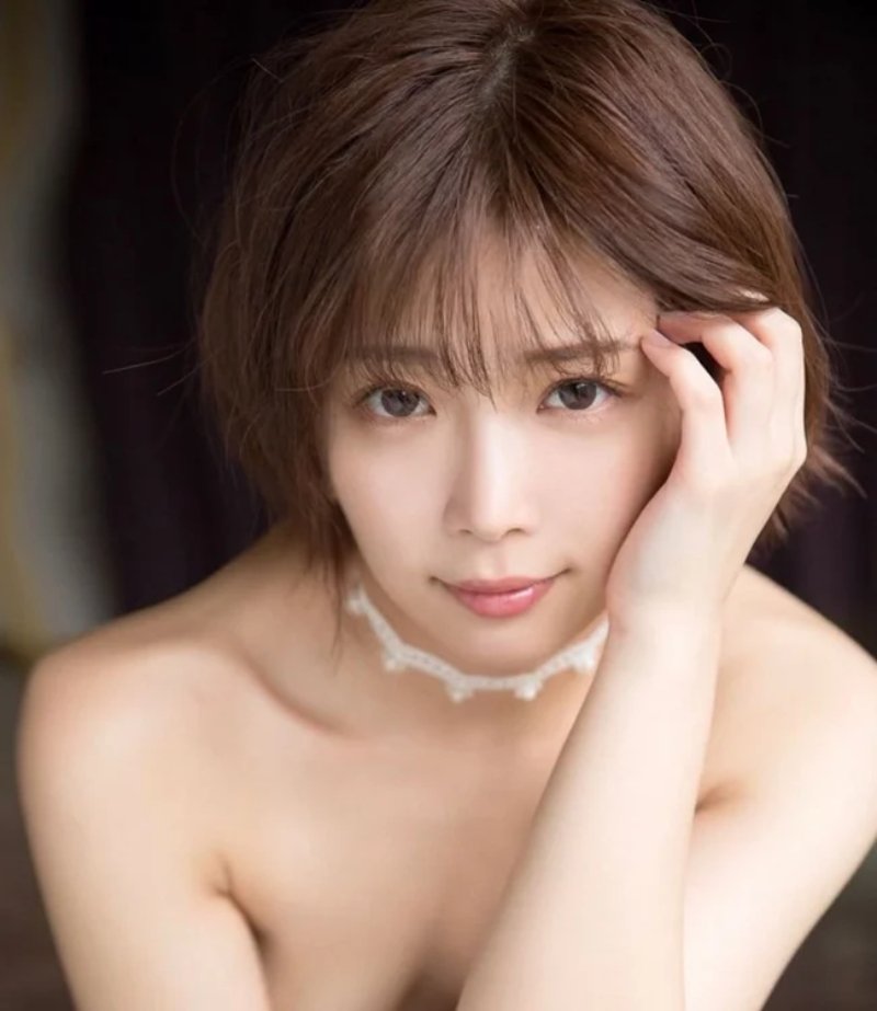Mana Sakura là ai