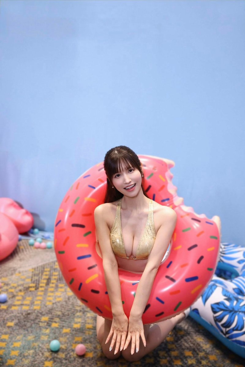 Momo Sakura Là Ai