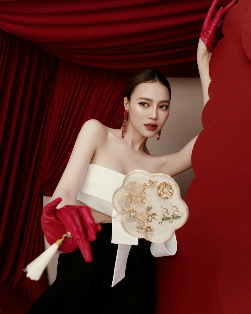 Ninh Dương Lan Ngọc quyến rũ thể hiện nét đẹp tinh tế