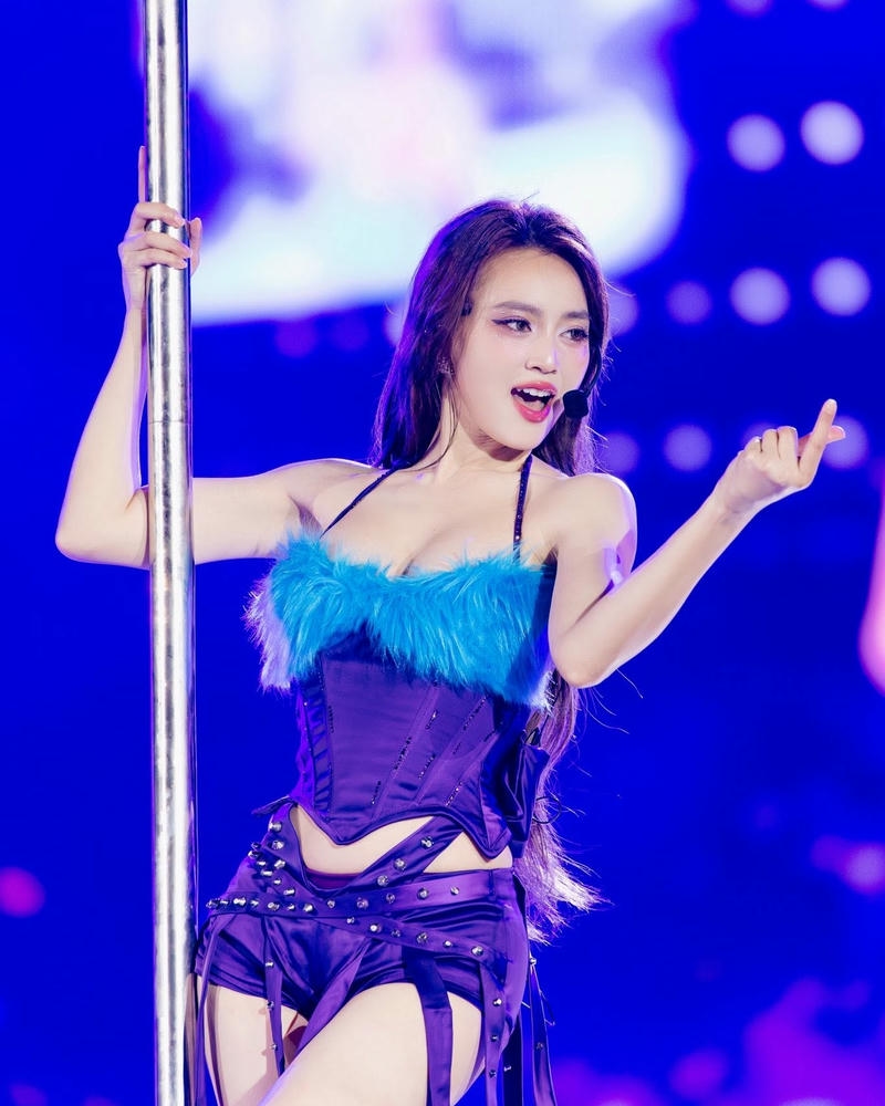 Ninh Dương Lan Ngọc sexy mang diện mạo thanh tú