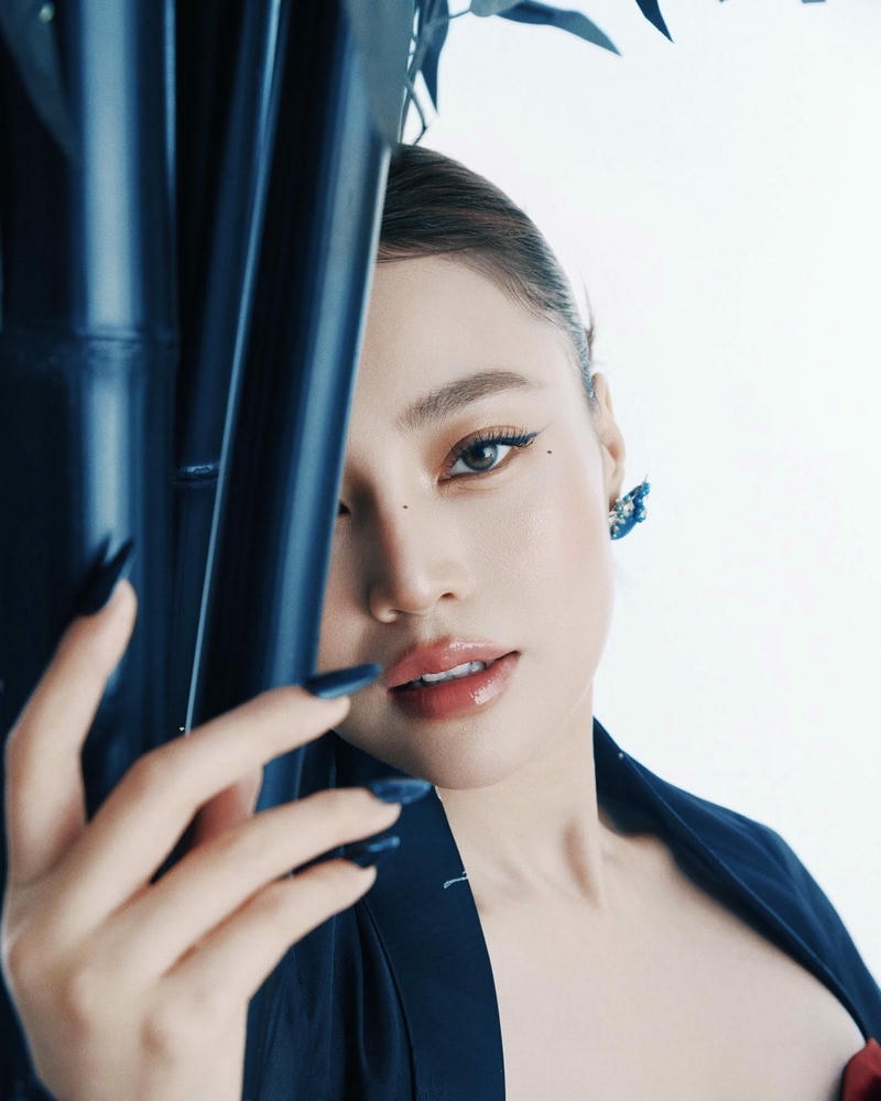 Ninh Dương Lan Ngọc sexy với diện mạo nổi bật