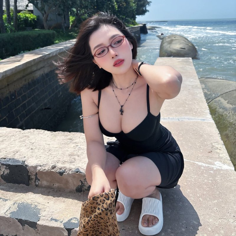 Ảnh gái xinh nóng bỏng mặc váy babydoll hồng ngọt ngào