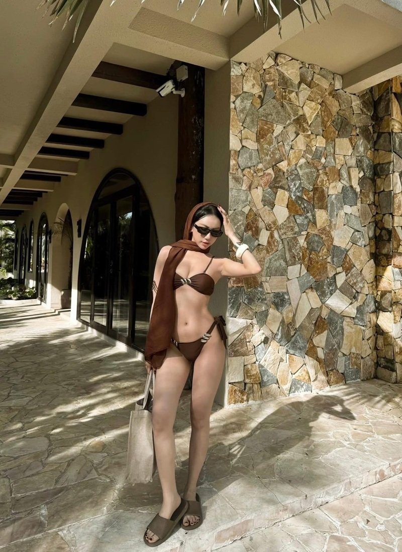Gái Hàn Quốc diện bikini khoe nét đẹp thanh thoát