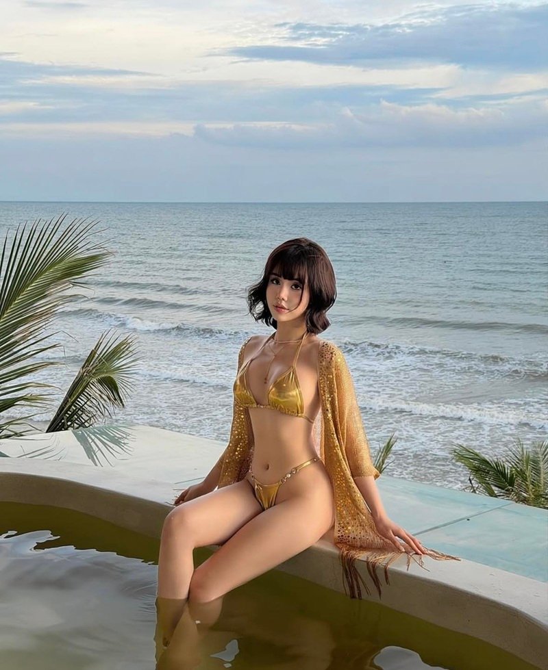 Vẻ đẹp dịu dàng pha chút gợi cảm của gái Hàn Quốc bikini