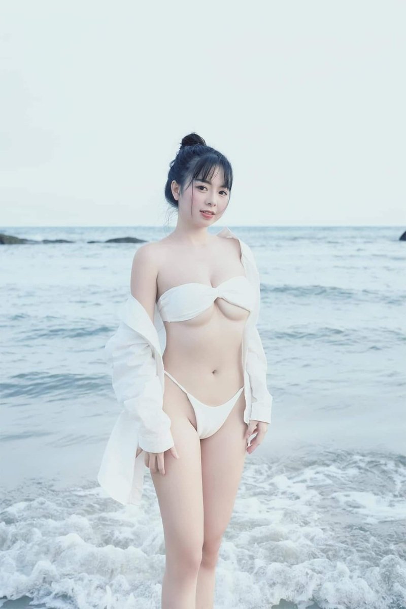 Hình ảnh gái Nhật bikini với thần thái cuốn hút
