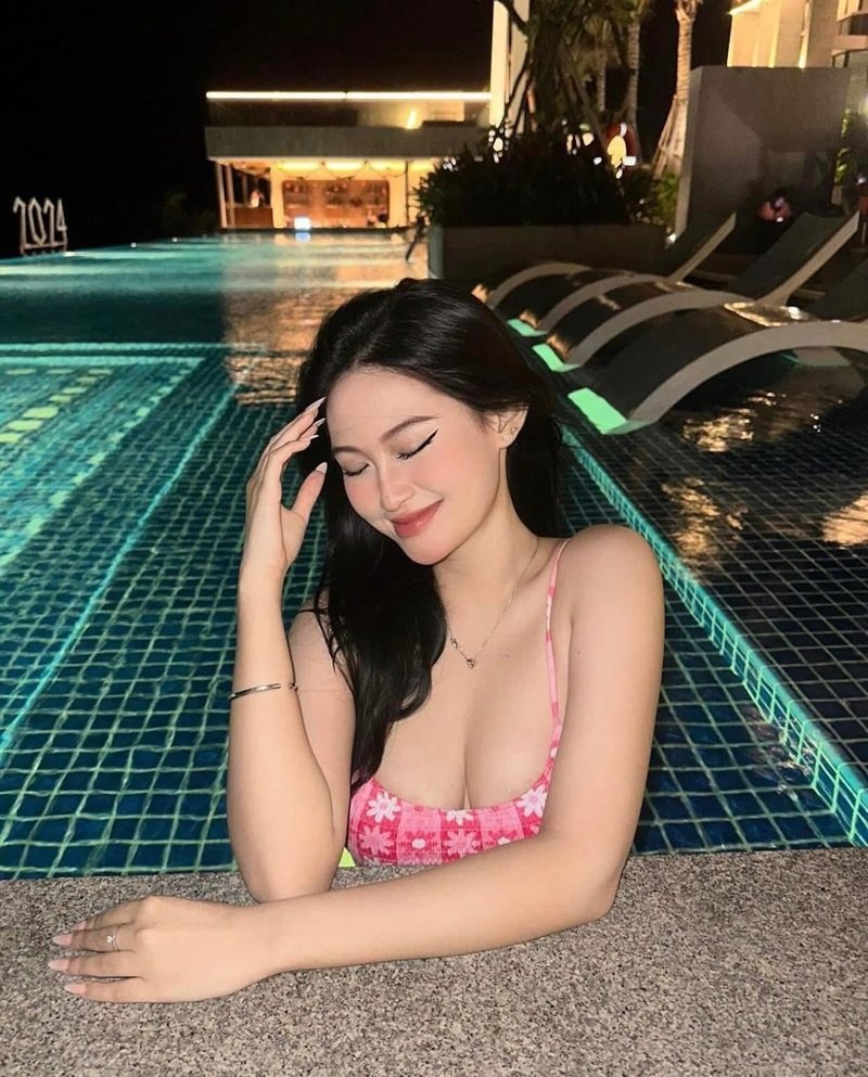 Bikini hai mảnh che vừa đủ gái xinh vú to mặc bikini